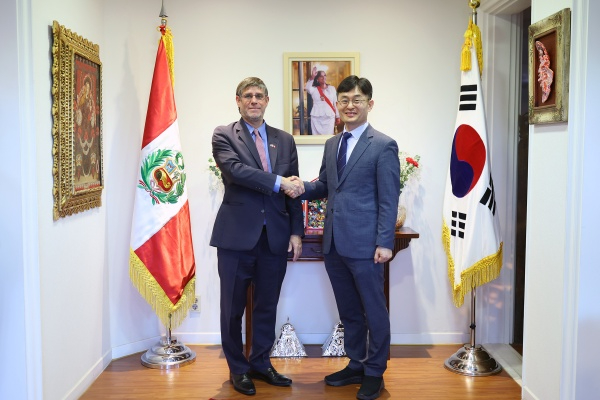 주한 페루 대사 만찬.jpg